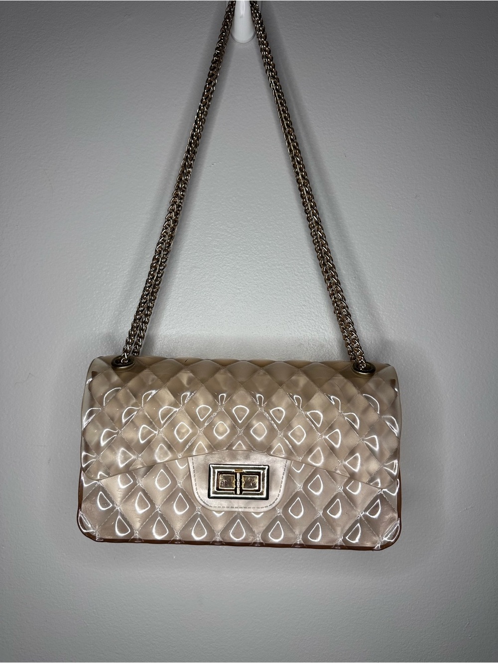 Opaque Textured Turn and Close Jelly Purse With Metallic Chain Strap